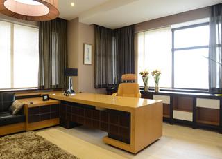 Gabinet w domu – jak urządzić domowe biuro