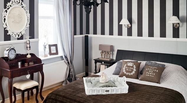 Sypialnia glamour z elementami stylu cottage